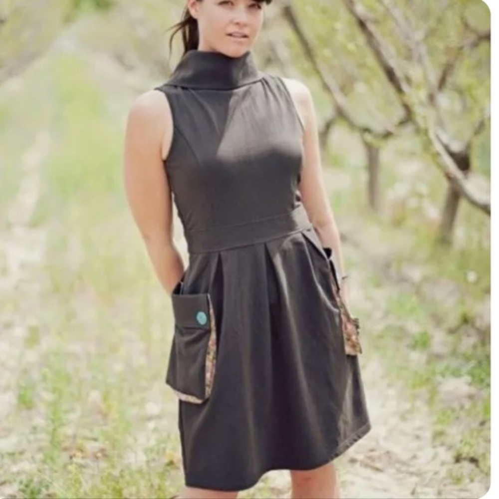 Matilda Jane Retro Style Pleated Funnel Neck Shift Dress Sz S